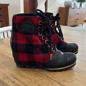 Sorel Women's Black and Red Plaid Lace-Up Boots